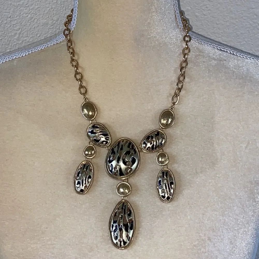C Vintage Woman Necklace - Picture 4 of 10
